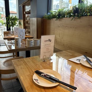 Chiramen - Dining table, plates and chopsticks. - Ramen Near Me - Long Beach, New York