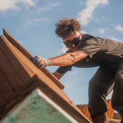 Kana'i's Junk Removal - Jacuzzi Removal