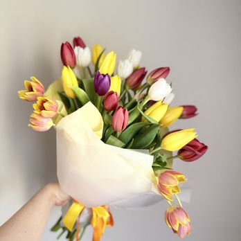 Art Bouquet Floral Studio - Bright Tulip Bouquet to brighten up the day - Florists Near Me - Montreal, Quebec Art Bouquet Floral Studio - Bright Tulip Bouquet to brighten up the day - Florists Near Me - Montreal, Quebec