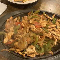 El Cerro Mexican Bar and Grill - Chicken fajitas were OK very bland tasted like eating cardboard
