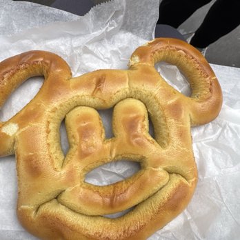 Disneyland's Pretzel Cart - No salt pretzel - Street Vendors Near Me - Anaheim, California