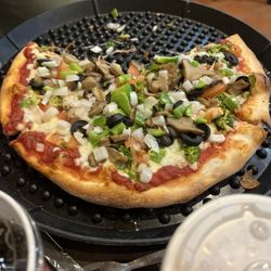Dominic's Pizza - Pizza with veggies