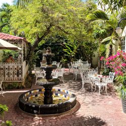 Flor de Michoacan - Peaceful patio area to relax and enjoy.