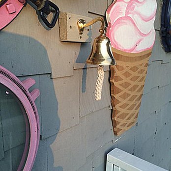 Mobys Freeze - Ring ship's bell for service - Ice Cream & Frozen Yogurt Near Me - Highlands, New Jersey