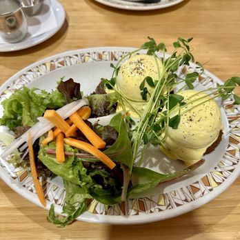 Eclectic Love - Crab cakes with poached eggs on top - Breakfast & Brunch Near Me - Kingsville, Ontario