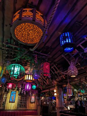 Tiki Tom's by null