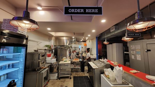 Zee's Pizzeria by null