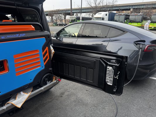 Emergency Roadside EV Charging - At RoadZap, we simplify EV ownership with our innovative Charging-as-a-Service model. Whether you're managing a fleet or need personal support, we deliver charging directly to your parking spot—making sure your vehicle is always ready when you are. Our services are designed for your convenience, providing fast, reliable, and flexible charging solutions throughout NJ Tri-state area.
