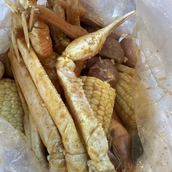 Corn N' Crab - Snow Crab Legs* Whole Shrimp* Mussel* - Cajun/Creole Near Me - Canoga Park, California