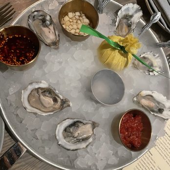 Pez Coastal Kitchen - 1/2 oysters (3 small, 3 medium) - Seafood Near Me - Pasadena, California Pez Coastal Kitchen - 1/2 oysters (3 small, 3 medium) - Seafood Near Me - Pasadena, California