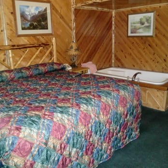 Big Bear Frontier - Lakeside Jacuzzi Room - Hotels Near Me - Big Bear Lake, California Big Bear Frontier - Lakeside Jacuzzi Room - Hotels Near Me - Big Bear Lake, California