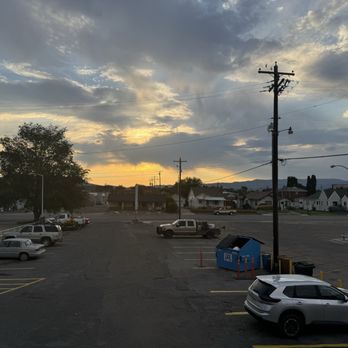 Sage Motel - Lovely view of sunset and parking lot - Hotels Near Me - Vernal, Utah Sage Motel - Lovely view of sunset and parking lot - Hotels Near Me - Vernal, Utah