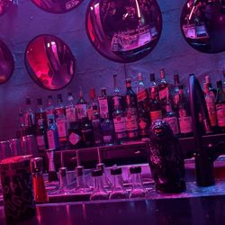 Tres Monos - The tiny bar, but great bartender