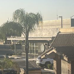 Budget Inn Motel Corcoran - Starbucks