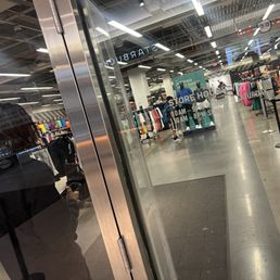 nike factory outlet flushing