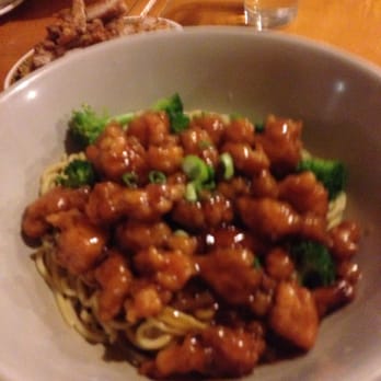 Davis Noodle City - Garlic chicken noodles - Taiwanese Near Me - Davis, California Davis Noodle City - Garlic chicken noodles - Taiwanese Near Me - Davis, California