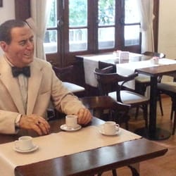 Un Café con Perón - La mesa del General