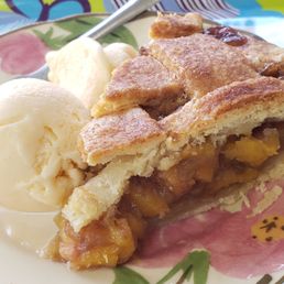 Peach pie a la mode