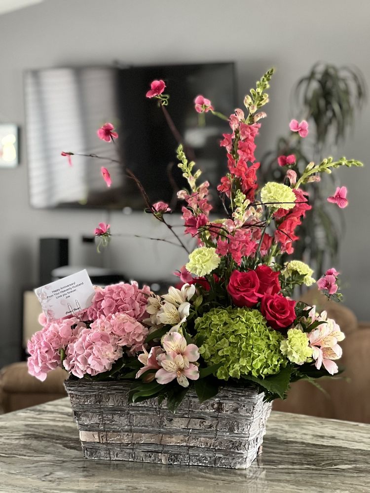 CLASSIC FLORAL Updated September 2024 19 Photos 29 Sheyenne St