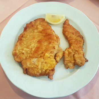 Gasthaus Rois - Wiener Schnitzel vom Kalb aus der Pfanne - Austrian Near Me - Mönichkirchen, 3