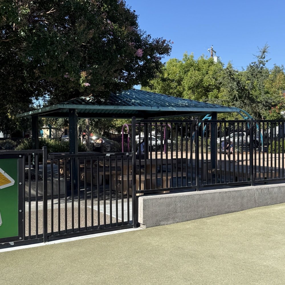 Lincoln Glen Park - Various shade structures with picnic tables - Parks Near Me - San Jose, California