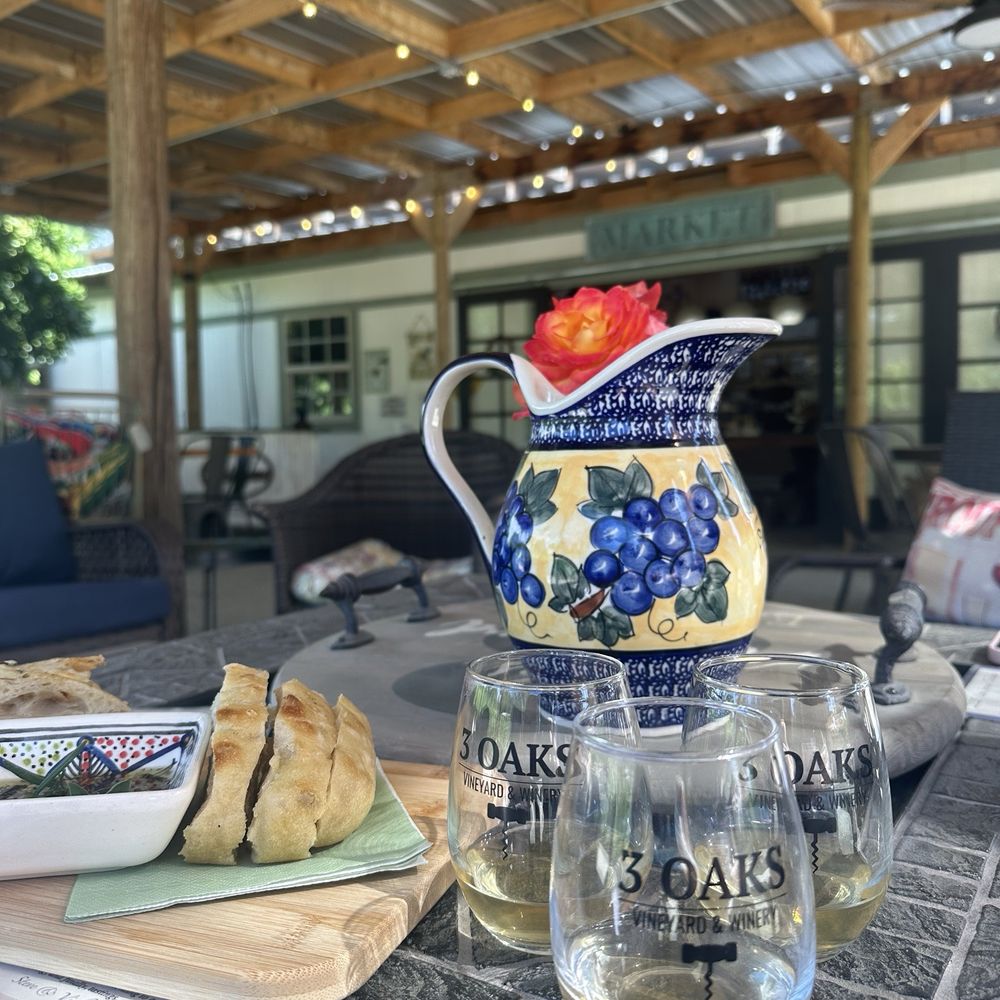 3 Oaks Vineyard - Wineries Near Me - Clovis, California
