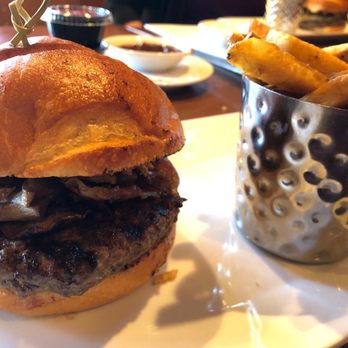 Paragon Tap & Table - Beer Burger - New American Near Me - Clark, New Jersey Paragon Tap & Table - Beer Burger - New American Near Me - Clark, New Jersey