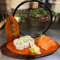 Tokyo Cafe - Salmon sashimi and California Roll