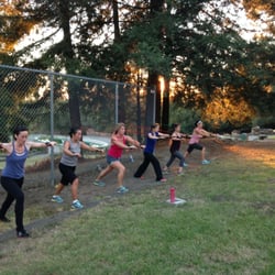 Chest press on the fencing