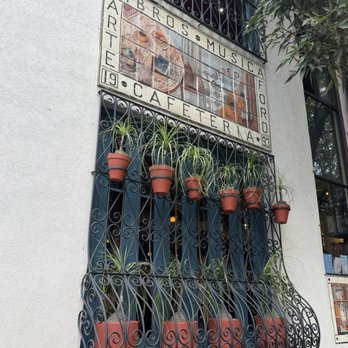 El Péndulo - Pretty exterior - Cafeteria Near Me - México, D.F., DIF