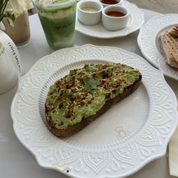 Lala Classic Avo Toast
