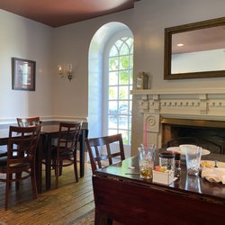 McKinney's Restaurant & Tavern At Hale Springs Inn
