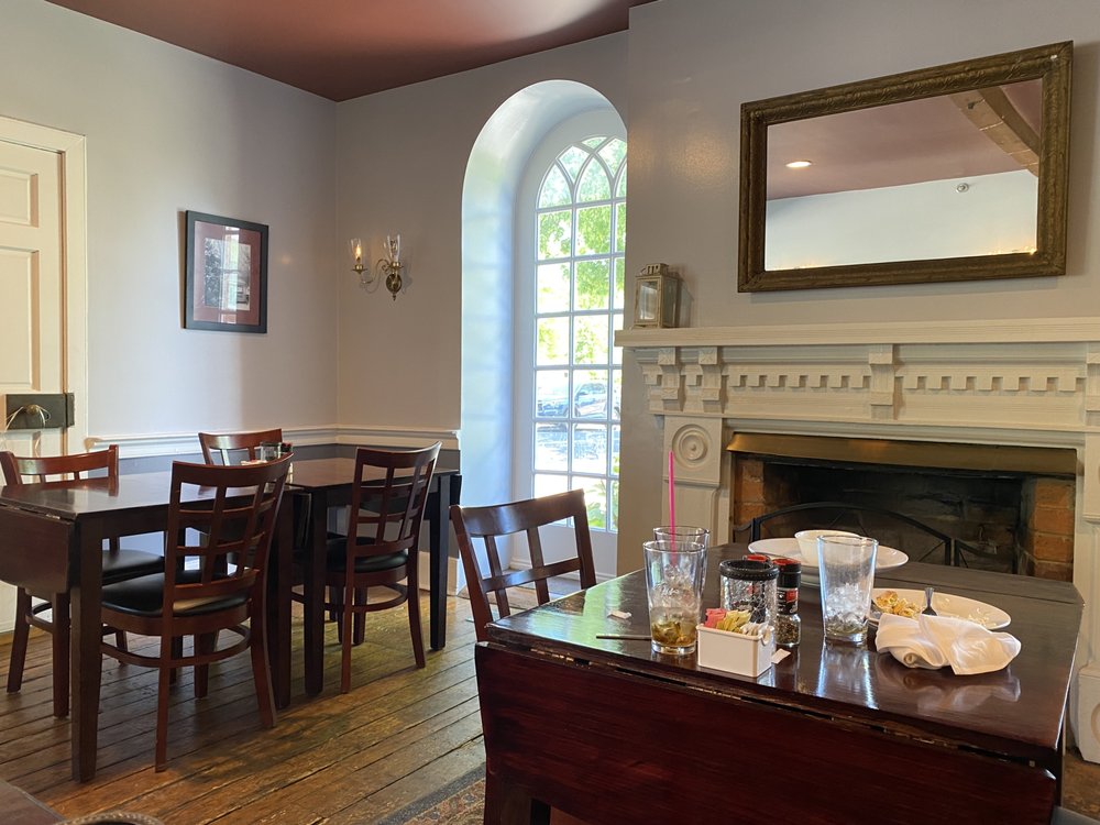 McKinney's Restaurant & Tavern At Hale Springs Inn Logo