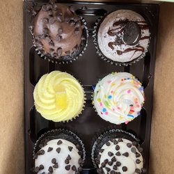 Gigi's Cupcakes of Oklahoma City - Assorted cupcakes