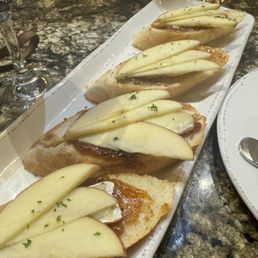Apple fig bruschetta Apple fig bruschetta