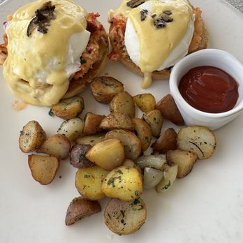 The Penthouse - Penthouse Benedict with lobster and black truffle - superb - New American Near Me - Santa Monica, California The Penthouse - Penthouse Benedict with lobster and black truffle - superb - New American Near Me - Santa Monica, California