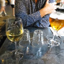 Restaurant l'Alcyone - White wine (L), beer (R)