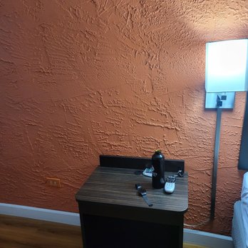 Motel 6 - Plain but clean, no alarm clock or USB ports etc - Hotels Near Me - Prospect Heights, Illinois Motel 6 - Plain but clean, no alarm clock or USB ports etc - Hotels Near Me - Prospect Heights, Illinois