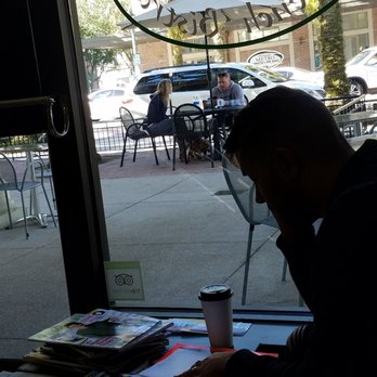 Cafe 906 - Magazines and reading material - Cafes Near Me - Orlando, Florida