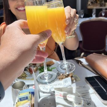Cafe Sierra - Cheers mimosas - New American Near Me - Universal City, California Cafe Sierra - Cheers mimosas - New American Near Me - Universal City, California