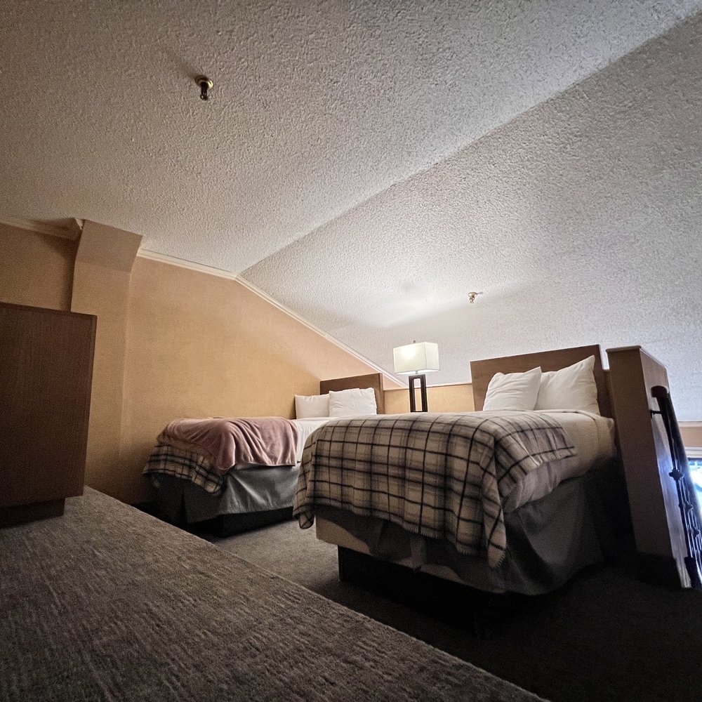 Mammoth Mountain Inn - Loft with twin bed and king size bed at the bottom floor. It also has a small fridge. - Ski Resorts Near Me - Mammoth Lakes, California Mammoth Mountain Inn - Loft with twin bed and king size bed at the bottom floor. It also has a small fridge. - Ski Resorts Near Me - Mammoth Lakes, California