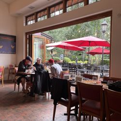 La Tour Restaurant & Bar - Happy Hour