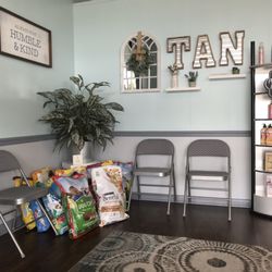 Tan'n Tone - Waiting area