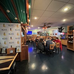 Moki's Hawaiian Grill - Interior