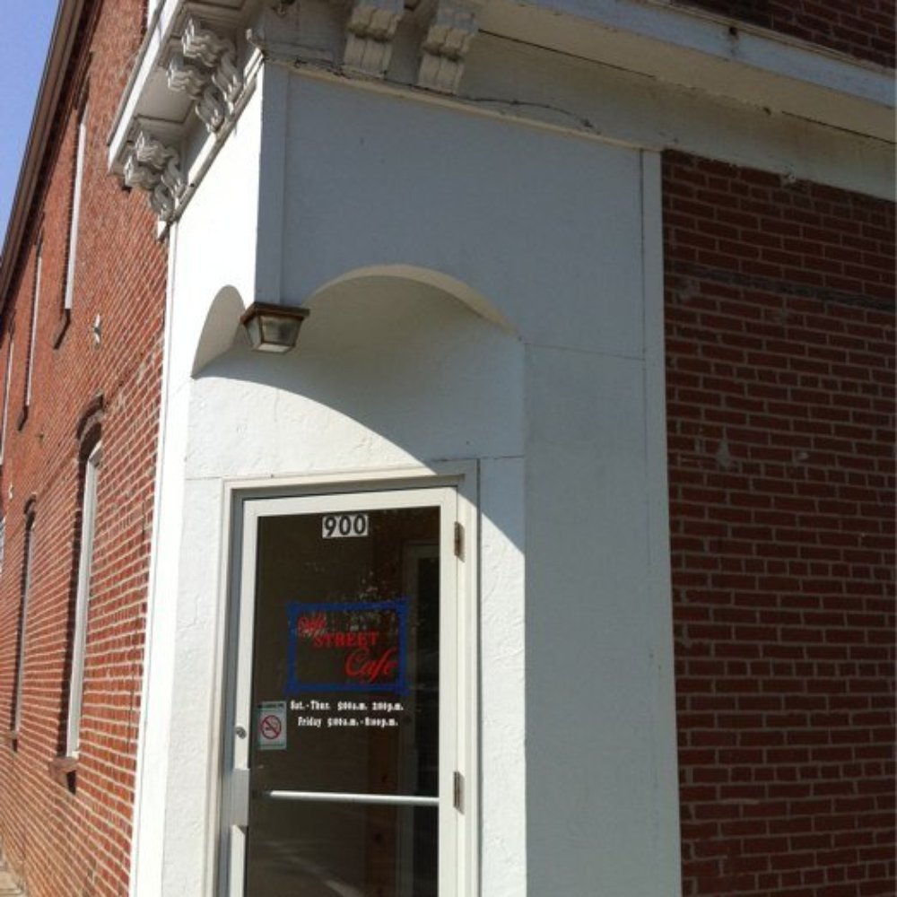 9th Street Cafe - the entrance to the restaurant - Breakfast & Brunch Near Me - Highland, Illinois