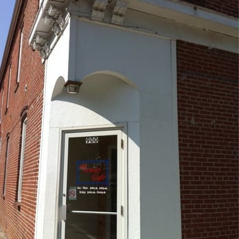 9th Street Cafe - the entrance to the restaurant - Breakfast & Brunch Near Me - Highland, Illinois