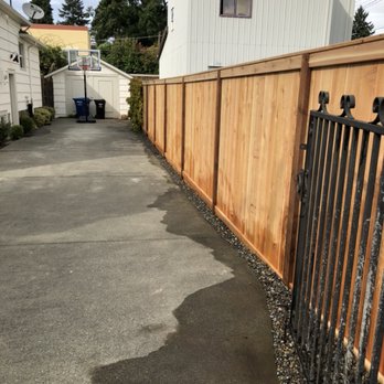 Cedillo Garden Service - a driveway with a fence - Landscaping Near Me Cedillo Garden Service - a driveway with a fence - Landscaping Near Me