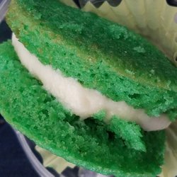 Red Velvet Mama - Key Lime Kiss Whoopie Pie