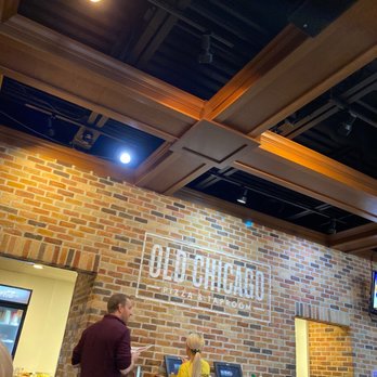 Old Chicago Pizza + Taproom - Pizza Near Me - Dubuque, Iowa