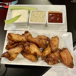 Johnsonville Inn - Original wings with dry rub, dunked them in their Mchale's and jalepeno bacon garlic ranch sauces...phenomenal!